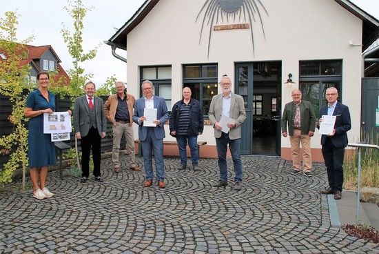 Erster Kreisbeigeordneter Jörg Sauer übergibt Zuwendungsbescheid an die Gemeinde Löhnberg